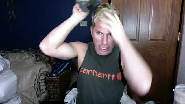 Snapshot of SpunRedneck chatting on December 19, 2025, 11:01 am SpunRedneck online show from December 19, 2025, 11:01 am