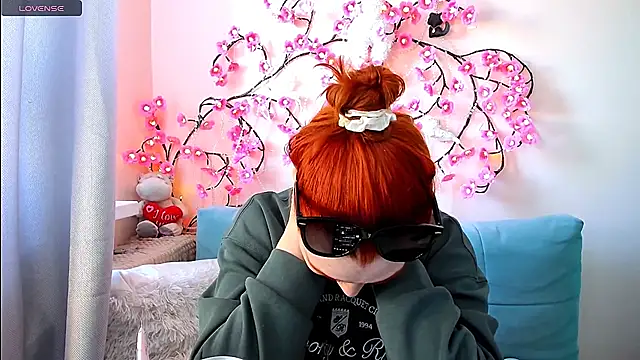 Snapshot of Ungoliant_Kiss chatting on May 23, 2026, 1:32 pm Ungoliant Kiss online show from May 23, 2026, 1:32 pm