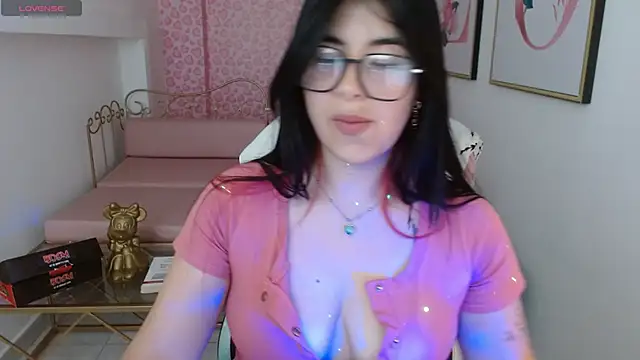 Nina harpper  online show from April 9, 2026, 1:06 pm