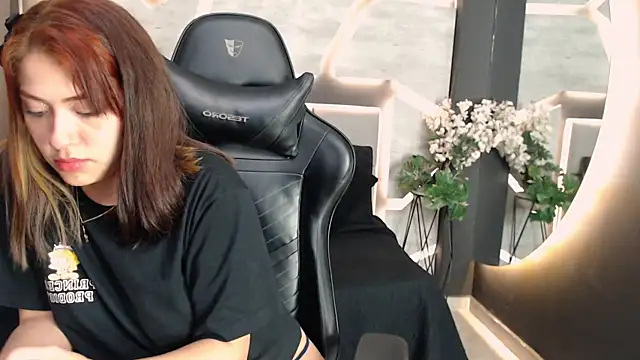 NaughtyNebula online show from December 1, 2025, 10:21 pm