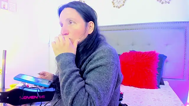 Andre cloefoxx  online show from February 18, 2026, 3:15 am