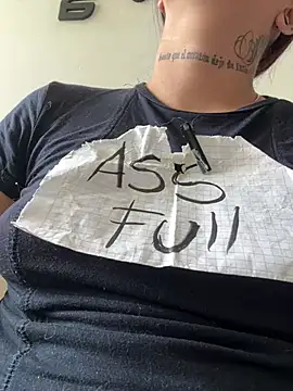 Snapshot of Slut_Dirty_Nastyy chatting on February 18, 2026, 5:09 pm Slut Dirty Nastyy online show from February 18, 2026, 5:09 pm