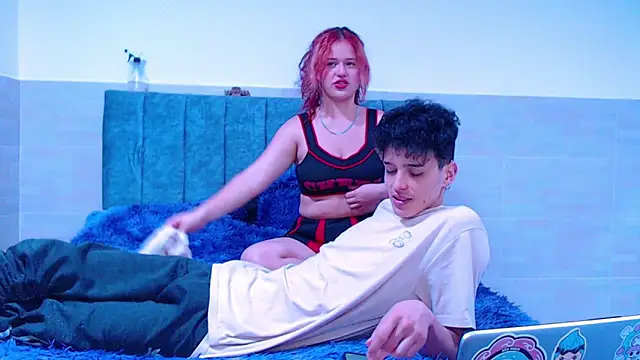 Snapshot of hottie_couplee chatting on January 16, 2026, 7:18 pm hottie couplee online show from January 16, 2026, 7:18 pm