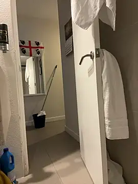 Snapshot of andresbale chatting on February 4, 2026, 4:18 am andresbale online show from February 4, 2026, 4:18 am