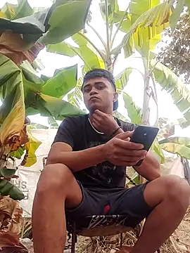 Snapshot of youngboypiss chatting on February 7, 2026, 11:40 am youngboypiss online show from February 7, 2026, 11:40 am