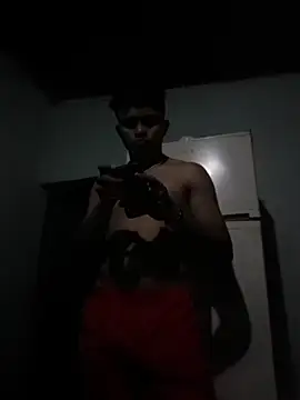 Snapshot of youngboypiss chatting on December 20, 2025, 7:22 am youngboypiss online show from December 20, 2025, 7:22 am