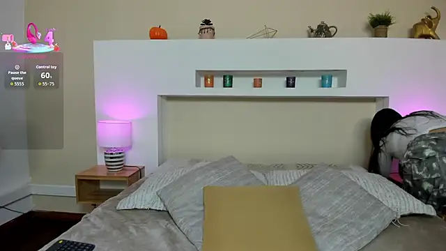 AnikaRomanoff  online show from December 19, 2025, 11:23 am