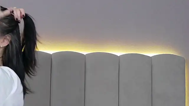 RachaelMils online show from February 12, 2026, 4:12 am