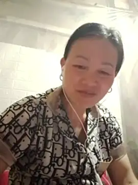 Snapshot of Lili-123k chatting on March 24, 2026, 6:02 am Lili-123k online show from March 24, 2026, 6:02 am