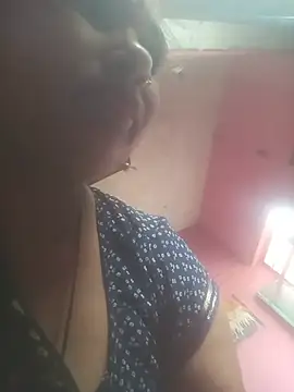 Your-shreya143 online show from June 25, 2026, 6:07 am