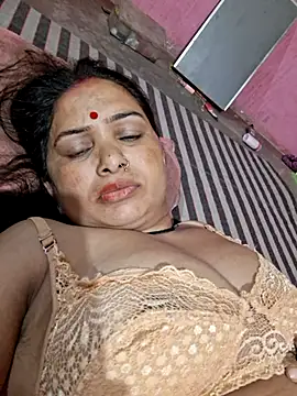 Your-shreya143 online show from June 19, 2026, 9:31 pm