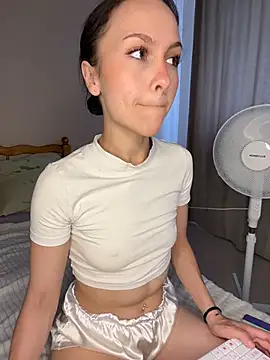 MonicaMercer online show from July 28, 2026, 9:39 am