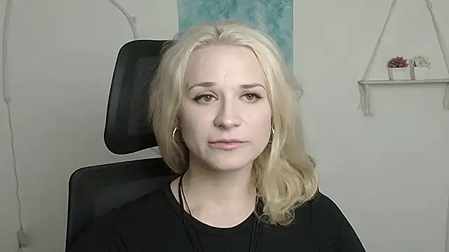 Melodie Aster online show from April 14, 2026, 11:26 am