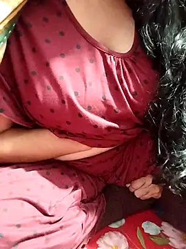 Snapshot of hottyrose69 chatting on January 7, 2026, 11:21 pm hottyrose69 online show from January 7, 2026, 11:21 pm