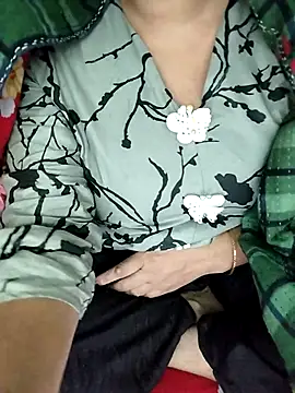 Snapshot of hottyrose69 chatting on December 20, 2025, 2:14 am hottyrose69 online show from December 20, 2025, 2:14 am