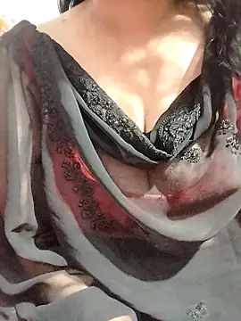 hottyrose69 online show from February 25, 2026, 3:45 pm