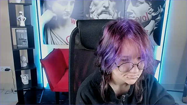 Sylvia Reed online show from December 18, 2025, 7:02 am