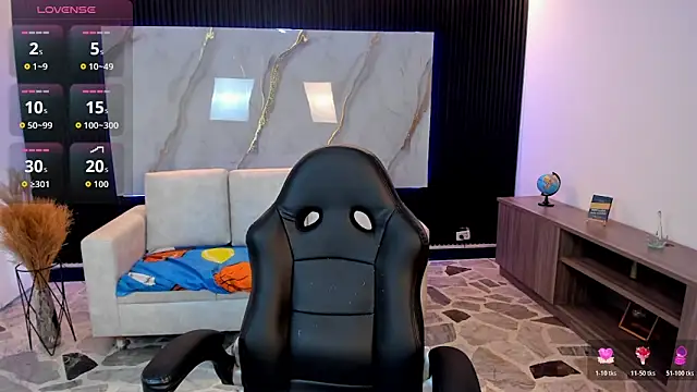 TiffanyHoustton online show from March 9, 2026, 12:09 pm