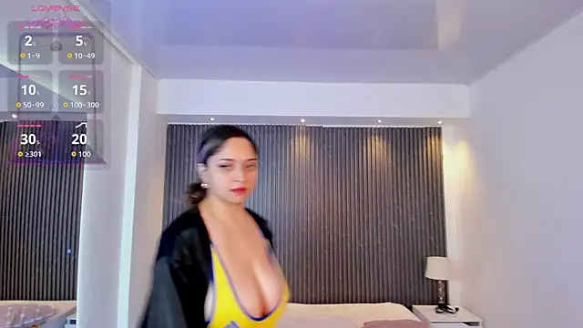 TiffanyHoustton online show from June 27, 2026, 11:38 am