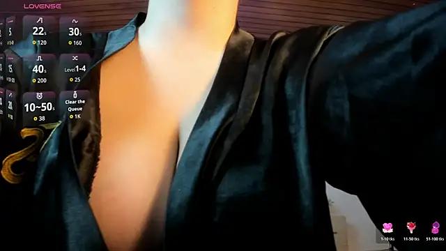 TiffanyHoustton online show from July 14, 2026, 10:54 am