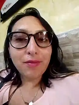 Valeria montana  online show from May 1, 2026, 8:25 pm