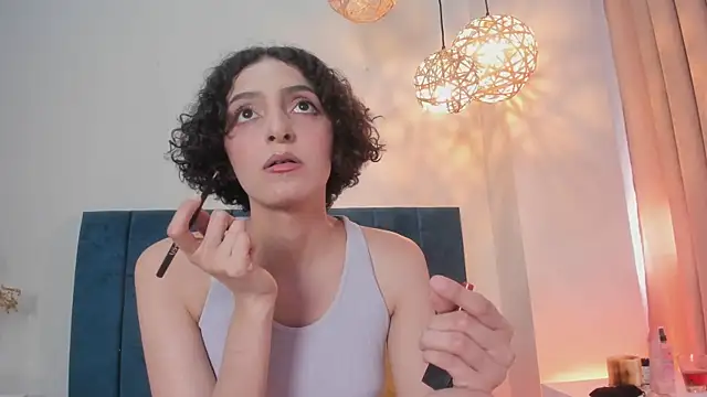 LyraVendrell online show from April 2, 2026, 7:20 pm