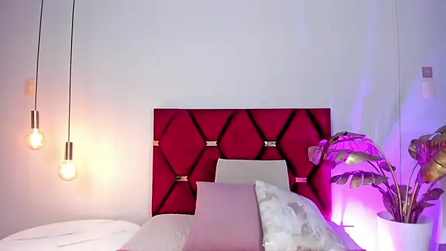 VeraLinette online show from December 22, 2025, 2:39 pm