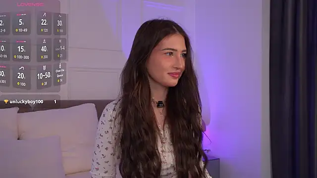 LisaDeviss online show from April 3, 2026, 1:17 pm