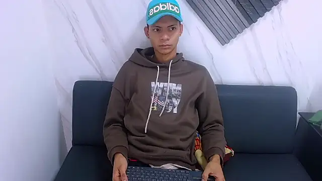 Axel Marcu online show from December 15, 2025, 12:44 pm