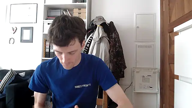 Snapshot of MindlyXXX chatting on October 2, 2025, 8:29 am MindlyXXX online show from October 2, 2025, 8:29 am