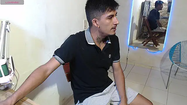 Snapshot of maxI_dick33 chatting on February 17, 2026, 6:54 am maxI dick33 online show from February 17, 2026, 6:54 am