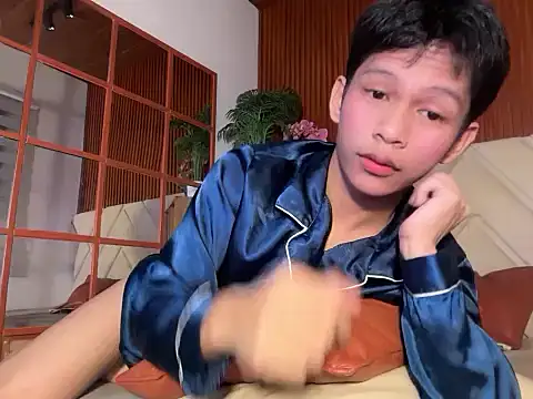 TheBoyAboveYou online show from April 21, 2026, 2:14 am