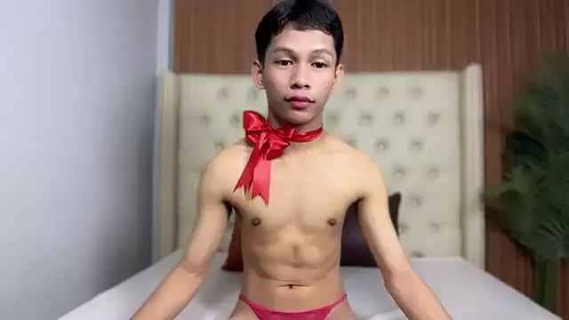 Snapshot of TheBoyAboveYou chatting on December 17, 2025, 3:39 pm TheBoyAboveYou online show from December 17, 2025, 3:39 pm