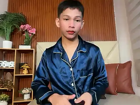 Snapshot of TheBoyAboveYou chatting on February 23, 2026, 3:56 pm TheBoyAboveYou online show from February 23, 2026, 3:56 pm