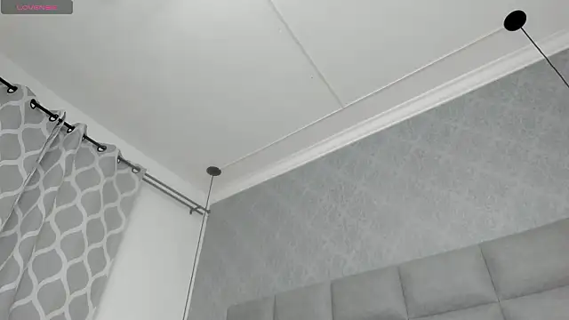 emilyy r online show from February 27, 2026, 6:52 pm