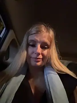 Snapshot of Betsy chatting on January 13, 2026, 4:44 pm Betsy online show from January 13, 2026, 4:44 pm