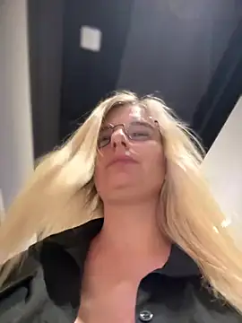 Snapshot of Betsy chatting on February 16, 2025, 2:54 pm Betsy online show from February 16, 2025, 2:54 pm