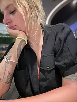 Snapshot of Betsy chatting on January 21, 2025, 1:11 pm Betsy online show from January 21, 2025, 1:11 pm