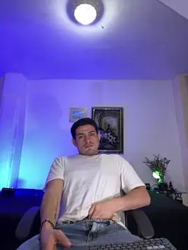 williamsmiiths16 online show from March 28, 2026, 11:33 am