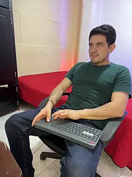 williamsmiiths16 online show from February 6, 2026, 1:01 am