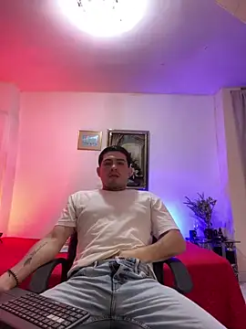 williamsmiiths16 online show from March 19, 2026, 11:21 am