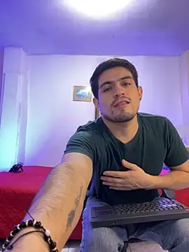 williamsmiiths16 online show from March 3, 2026, 2:13 pm