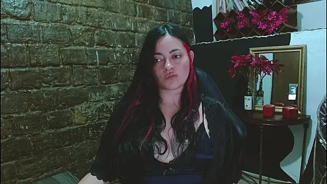 LunaTikka online show from April 28, 2026, 2:27 am