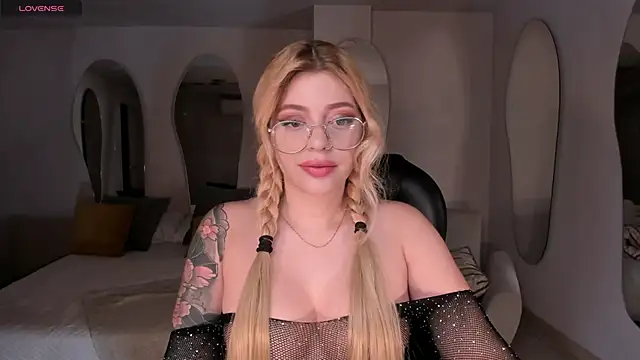 MadisonKane online show from March 21, 2026, 11:25 am