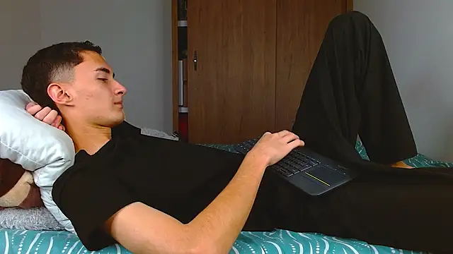 wal jones online show from December 17, 2025, 3:22 am