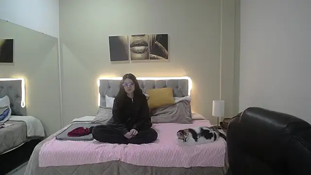 Snapshot of Eros_Nyx_ chatting on December 17, 2025, 3:33 am Eros Nyx online show from December 17, 2025, 3:33 am