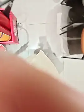 Baby-Linh online show from February 12, 2026, 6:35 am