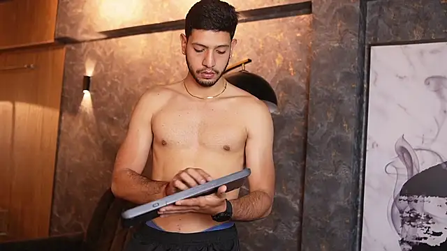 Snapshot of Thiago_Voss chatting on December 15, 2025, 12:33 pm Thiago Voss online show from December 15, 2025, 12:33 pm