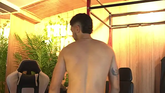 Snapshot of Thiago_Voss chatting on December 20, 2025, 12:30 pm Thiago Voss online show from December 20, 2025, 12:30 pm