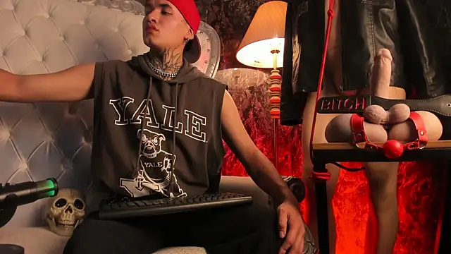 Snapshot of AlecBanne chatting on March 2, 2026, 11:44 pm AlecBanne online show from March 2, 2026, 11:44 pm